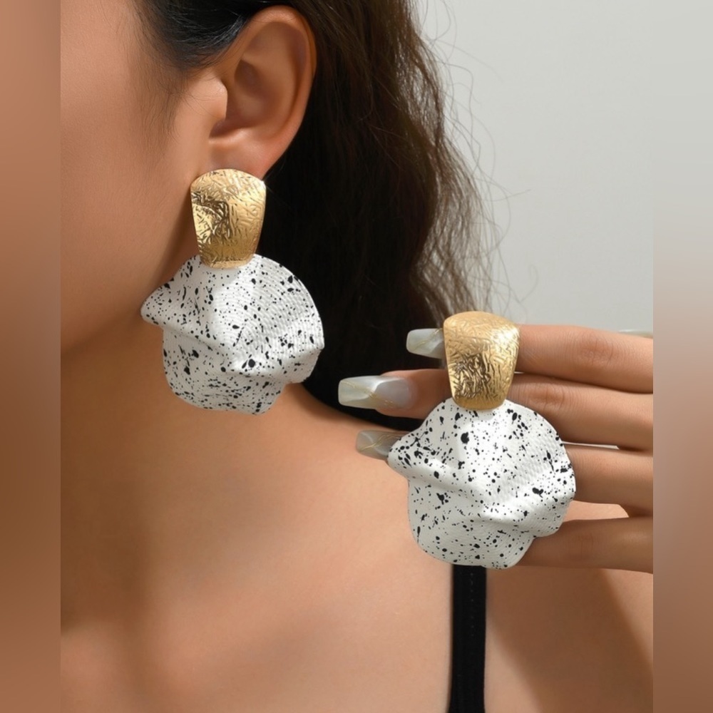New Women's Gold Exaggerated Metal Faux Classic Statement Earring 🔥✨